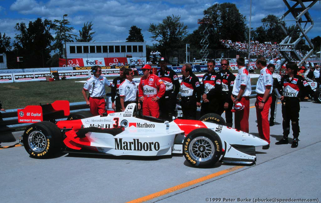 Gonzalo y el equipo Penske de la serie CART