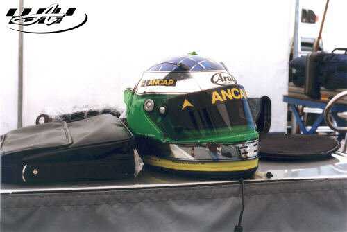 EL casco que uso Gonchi en la F3000 en el ao 1999
